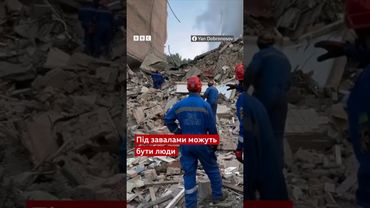 Ракета знесла підʼїзд будинку: нічний обстріл Києва #новини #трамп #shorts