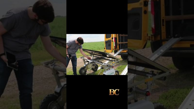 Solar-powered robot zaps weeds without chemicals