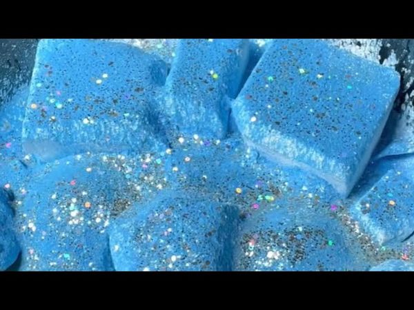 Blue Cornstarch on Gym Chalk 💙🤍