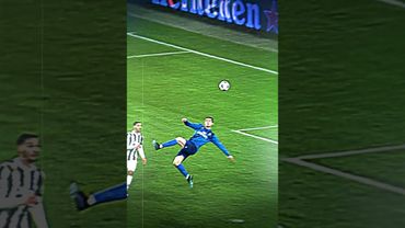 Криштиану Роналду 🥶 забил гол через себя #футбол #шортс #football