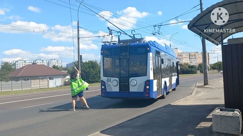 ТРОЛЛЕЙБУС СЛЕТЕЛ С ПРОВОДОВ! ШТАНГА ЗАСТРЯЛА В ПРОВОДЕ