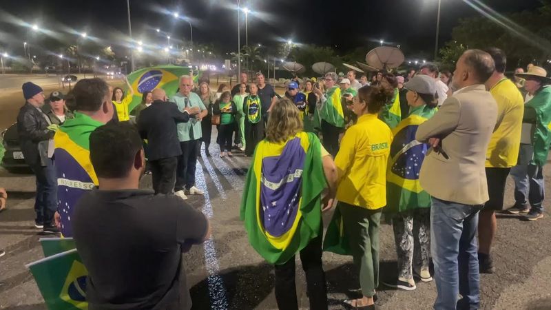 Bolsonaro supporters gather after judge ordered house arrest | AFP