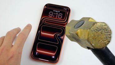 Teste de arranhões com martelo e faca no iPhone 17 Pro!