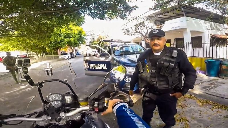 Alto ahí joven, a donde quiere entrar? 🤭