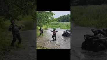 Квадроцикл выбросил его в сальто через руль 😱