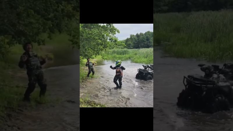 Квадроцикл выбросил его в сальто через руль 😱