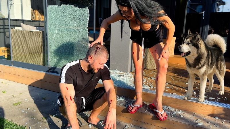 ВЗОРВАЛОСЬ СТЕКЛО! ВСЕ В КРОВИ!