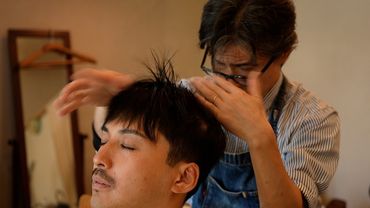 Experience the one-of-a-kind "Idaten Shampoo" by a master barber at  "CURARE 1968 you-wrap"
