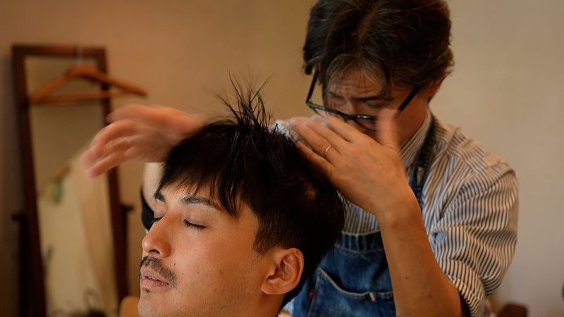 Experience the one-of-a-kind "Idaten Shampoo" by a master barber at  "CURARE 1968 you-wrap"