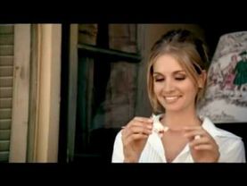 Музыка из рекламы Raffaello - Донесёт ваши чувства (Россия) (2008)