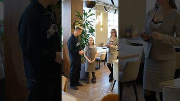 ❗️Pov:Клиент не оставил девочку в беде😔Защитил официанта перед директором #pov #story