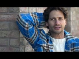 Поливший Россию режиссер Молочников моется в Америке в моче с бомжами