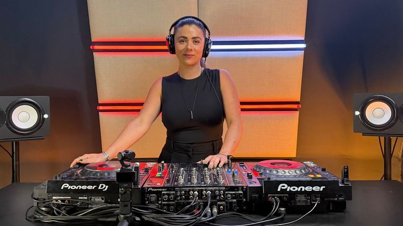 Laura van Dam - Capture Radio 054 (August Special)