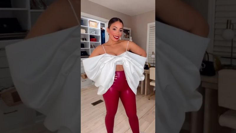 Verdadeiros "vilões" arrasam com leggings de couro diariamente | Mais de 20 tendências de moda es...