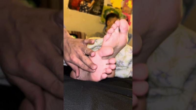 Playing w his feet while he games ;) #tickles #malefeet #malefeettickled #ticklish #ticklishfeet