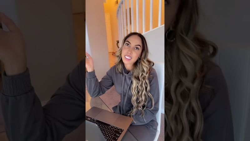 Mengejutkan istri saya dengan hadiah yang mengerikan untuk reaksinya #shorts