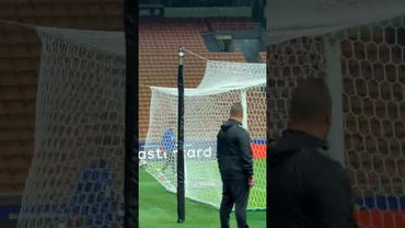 Frenkie de Jong VS Hansi Flick 🤣 #fcbarcelona #football #championsleague #shorts