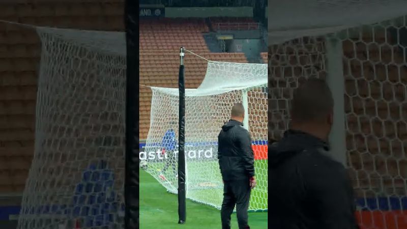 Frenkie de Jong VS Hansi Flick 🤣 #fcbarcelona #football #championsleague #shorts