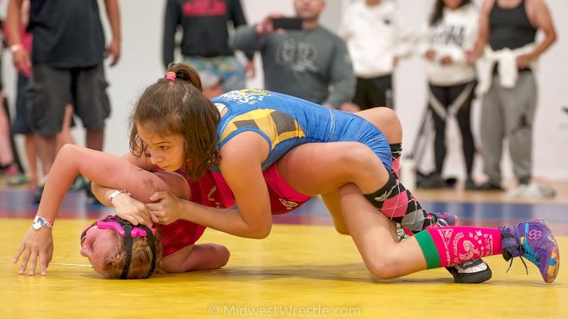 46 kg Girls Freestyle – Maya Alvarado {B} of IL CornStars Black vs. Kara-Lynn Dover {R} of WOW South