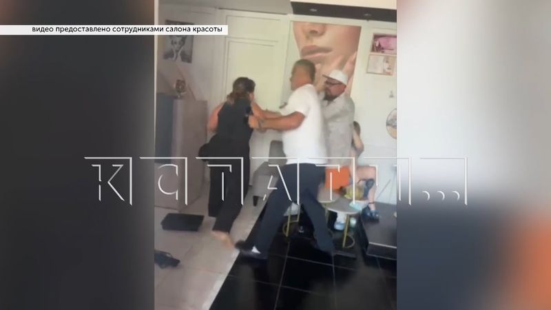 Блогерша, кошмарящая салоны красоты, устроила в очередном салоне кровопролитие
