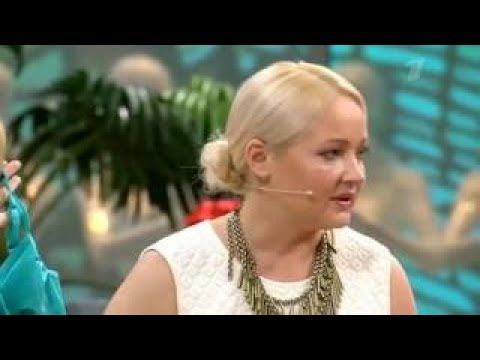 Модные советы от Эвелины Хромченко: Джинсы и майка