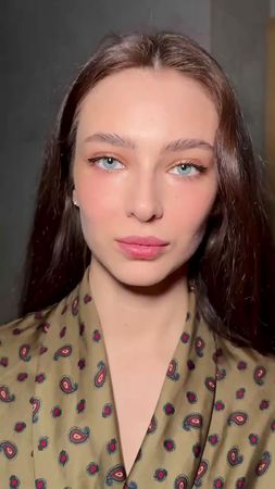 Fenty lipgloss try on❤️✔️  Gloss bomb, color - Dragon Mami #makeup #m...