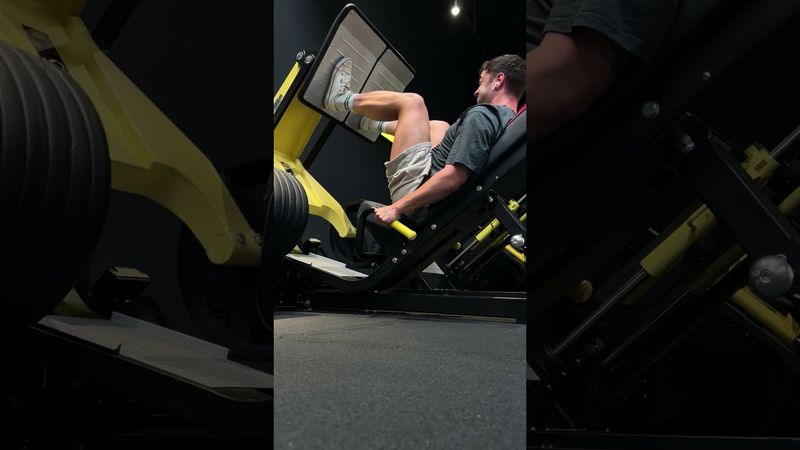 Prensa pendular de discos (technogym) - #cuadriceps