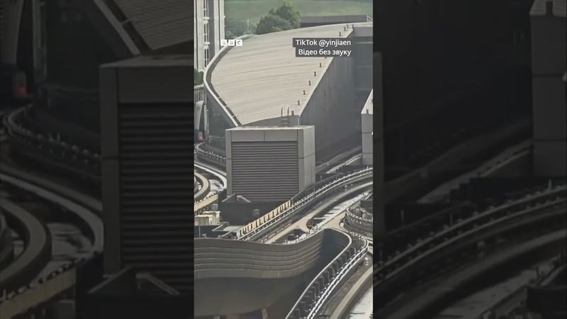 Потяг зламався - людям довелося йти по коліях. #азія #транспорт #поїзд #shorts