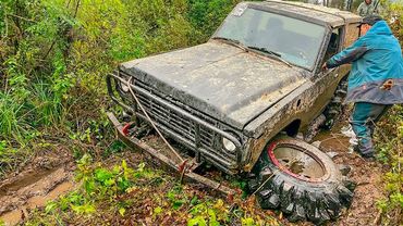 ЧТО ДЕЛАТЬ? ОТОРВАЛО КОЛЕСО на Nissan Patrol Jeep остался БЕЗ 4WD Гелик и Крузак спасают внедорожник