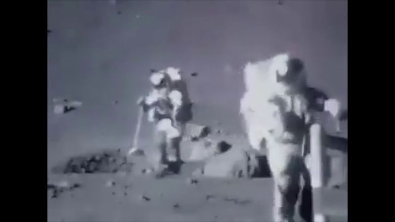 Прискорена висадка на Місяць під Бенні Хілла