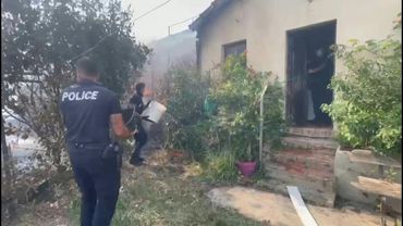 Wildfire: Police use buckets of water to fight house fire as blaze nears Marseille | AFP