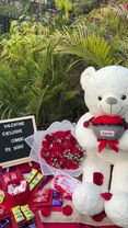 Exclusive valentine combo at 9000 which includes: 20 roses natural pr...