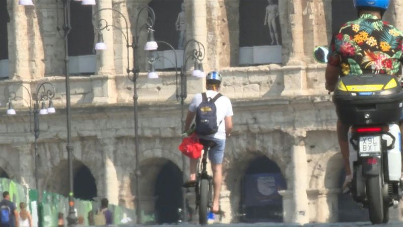 Cyclists in Rome navigate beauty, danger and broken roads | AFP