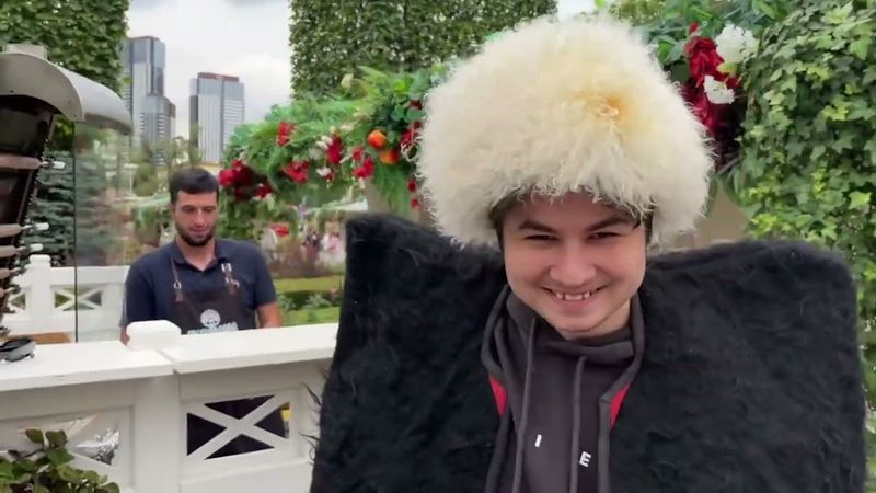 Москвичи выстроились в очередь за кавказскими блюдами на фестивале «Вкусы России». Репортаж