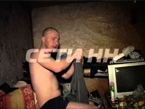 Бомжи превратили подвал в квартиру с удобствами.