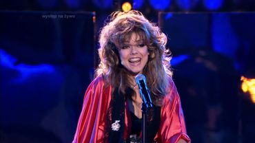 Joanna Jabłczyńska jako Sandra w Twoja Twarz Brzmi Znajomo