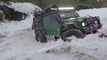 Axial SCX10 ii VS Traxxas TRX-4 Snow Bashing