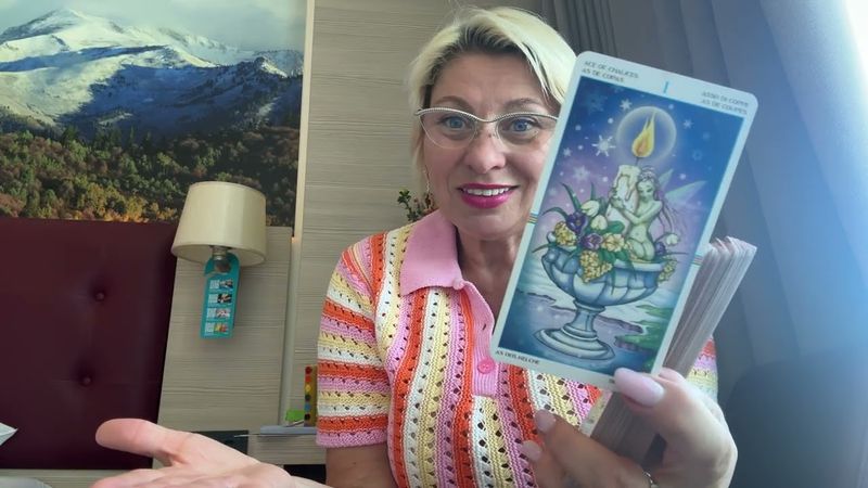 ВОДОЛЕЙ - ТАРО ПРОГНОЗ НА ОКТЯБРЬ 2025 года от ANGELA PEARL