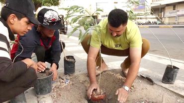 Садовод-волонтёр из Багдада раздаёт «бесплатный кислород» людям