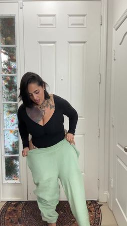 Need a airport crush anyone? 🤭😏 omg the quality on this airport fit i...