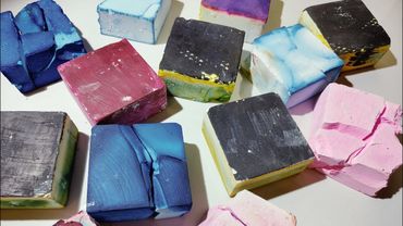 Dyeing chalk fragments ASMR