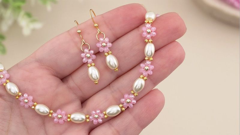 DIY Pink Crystal FLOWER Pearl Bead Bracelet & Earrings 🌸 EASY & CUTE Beaded DAISY Bracelet Tutorial!