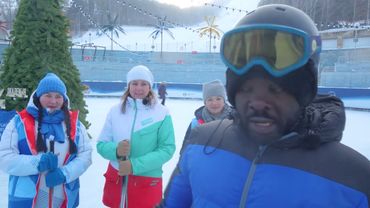 Как Hиггa в Сибири зимой. Чуть не потерял зубы когда впервые ходил на каток. Но русские не сдаются💪🏿