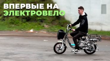 Курьерю на электровелосипеде под проливным дождём / Яндекс Доставка