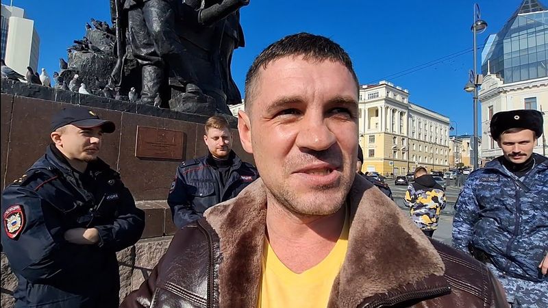 Чуть не "закатали" в день народного единства во Владивостоке 4 ноября 2025 года