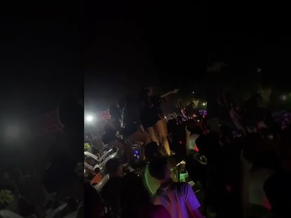 Girls on car roof 005