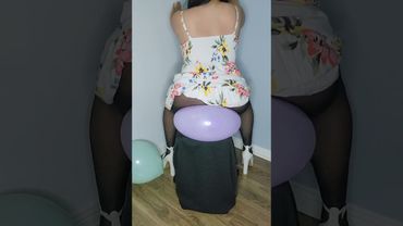 Sit to pop and finger popping wearing summer dress, pantyhose and heels 👠 🎈😘