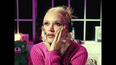 Lolo Zouaï - VHS (Official Video)