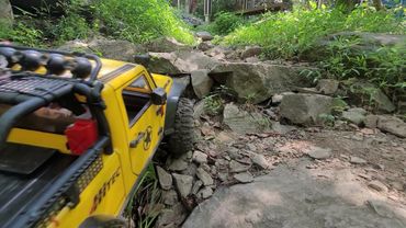 Cross rc EMO X mountain rock crawling