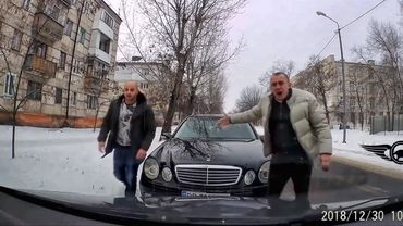 НЕ НА ТОГО НАРВАЛИСЬ 432